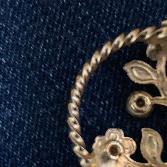 Beautiful Pin EUC - Picture 5 of 7